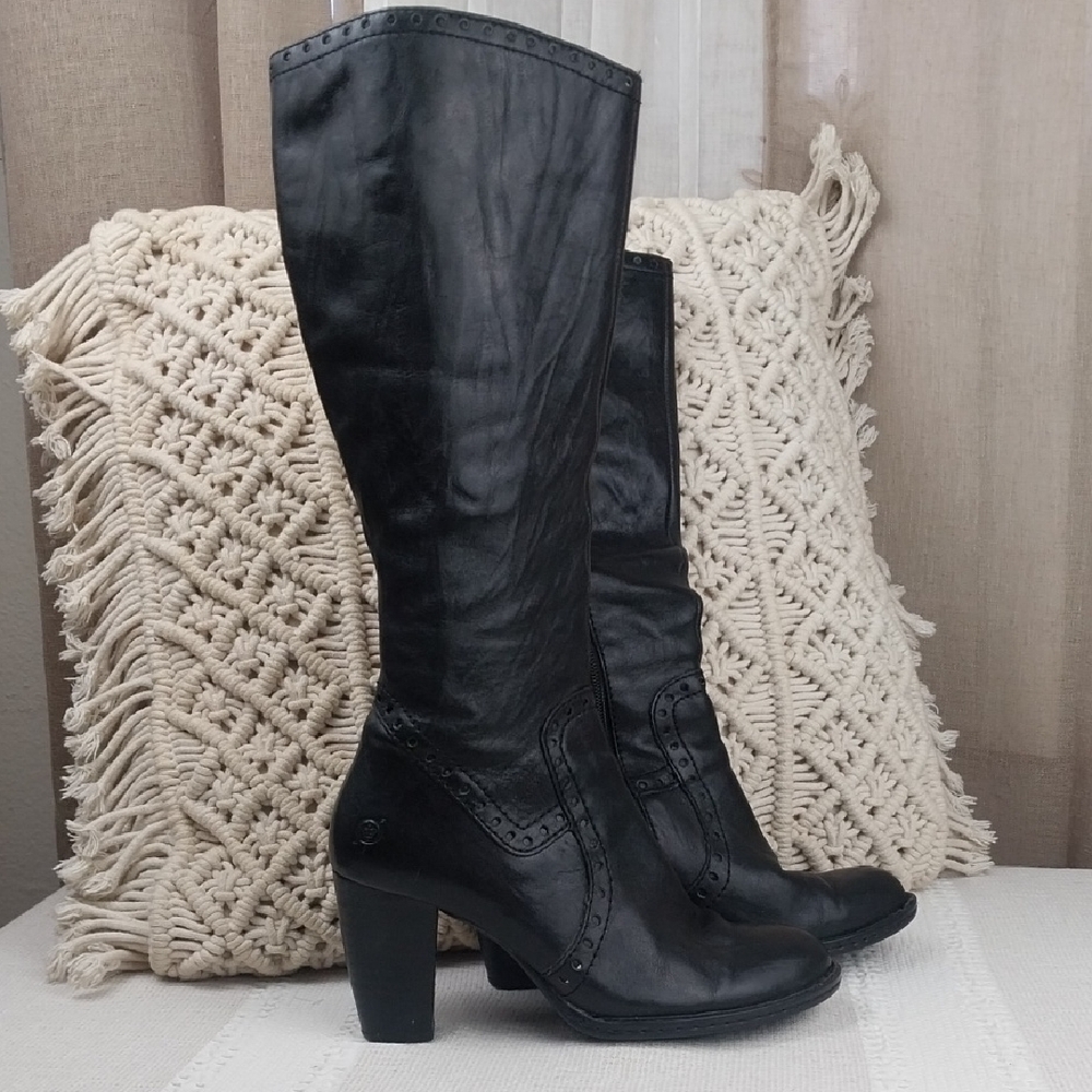 ✨️$25 📢🚨 Born Black Leather Heeled Knee-High Boots